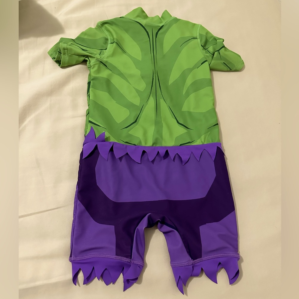 Disney Store Marvel Avengers Hulk Swim Shirt Wet Suit Boy Size 3